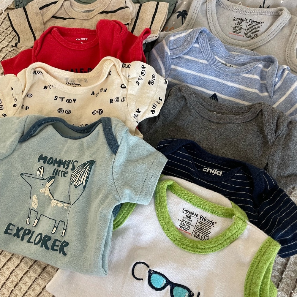 LOT OF 12 BABY BOY SHORT SLEEVE ONSIES SIZE 0-3 MONTHS